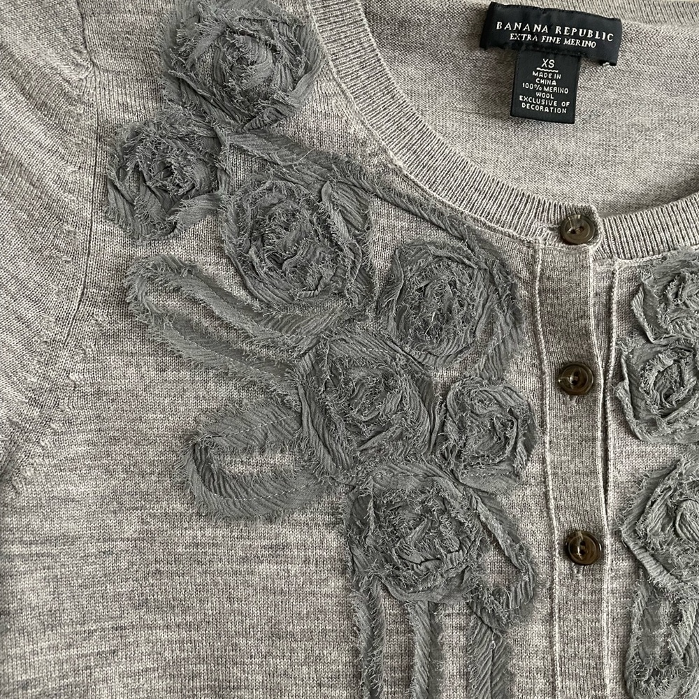 Banana Republic 100% Merino Wool cardigan, size XS. - Picture 6 of 9